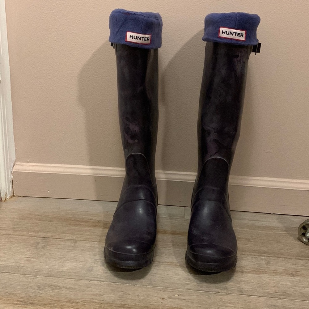 Hunter Tall Aubergine wellies. Model W23499
Size UK 6, US 7 men’s/ 8 for female